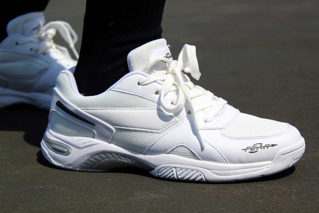 Men's structured walking sneakers, white with gray side panels and white laces