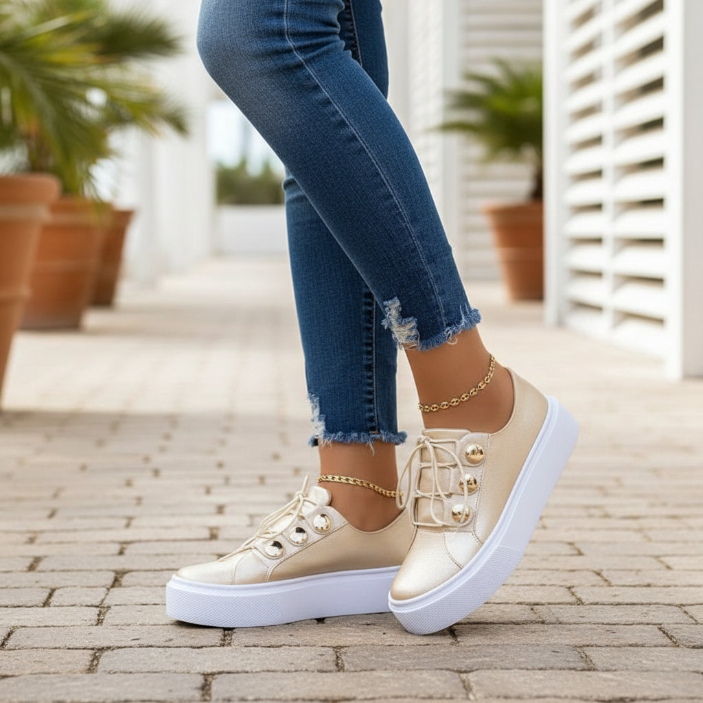 Light beige platform sneakers, lace-up with gold toe studs, gold ankle chain