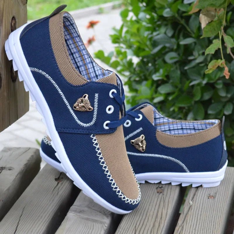 Men's flat canvas sneakers in dark blue and tan, lace-up with white rubber sole