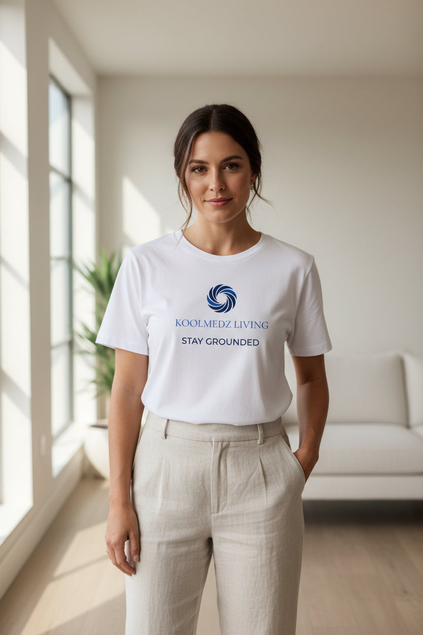 Women's relaxed t-shirt: white, crew neck, short sleeves, front logo graphic print